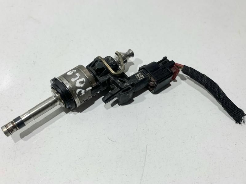 Injector Volkswagen Polo VI facelift AW 1.0 tsi DLAC 05C906036