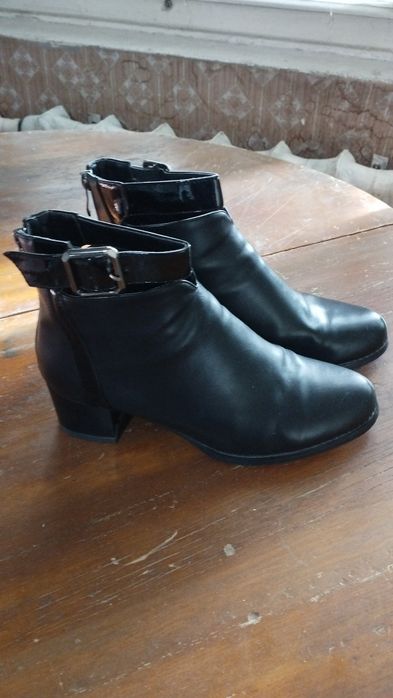 Демисезонные ботинки на каблуке