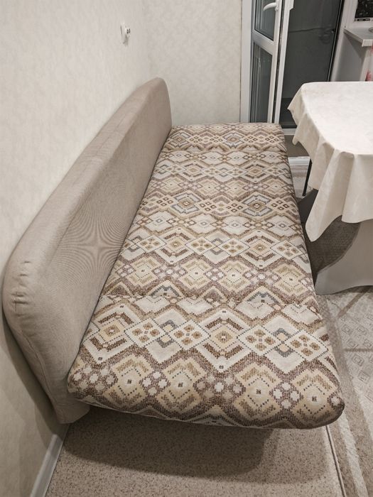 Продам диван в хорошем состоянии