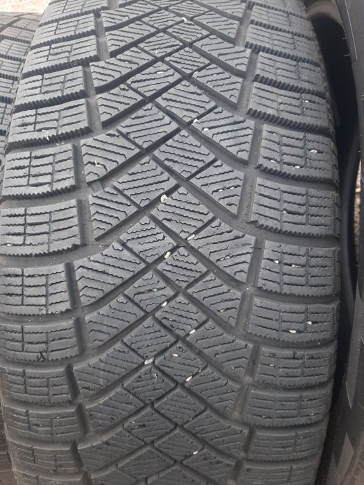 Продам шины. 235/55/19 пирелли