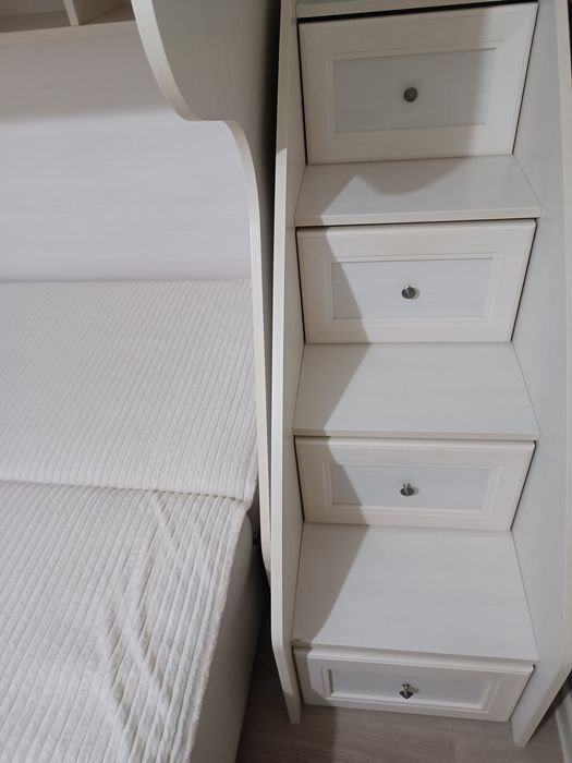 Двухъярусная кровать