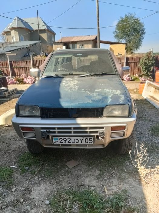 Ниссан мистраль.