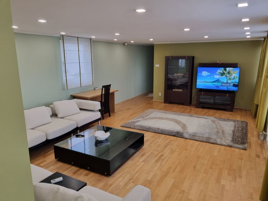 De închiriat apartament deosebit ultracentral, 3 camere, 2 băi, utilat