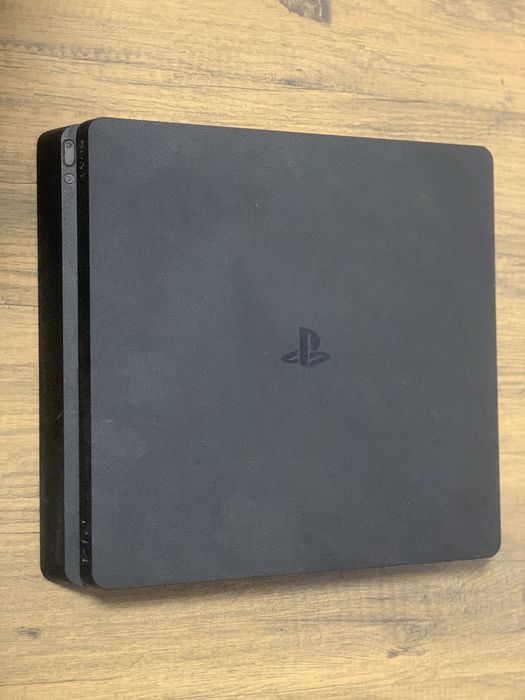 Vand ps4 slim,vine la pachet cu 5 jocuri