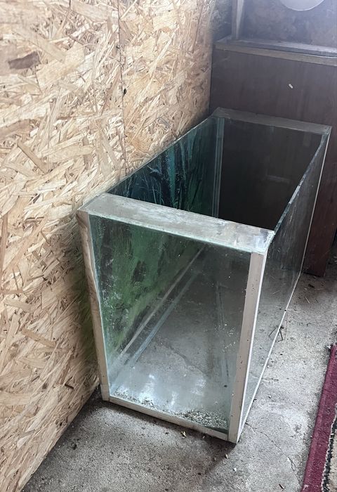 Продам Аквариум средний
