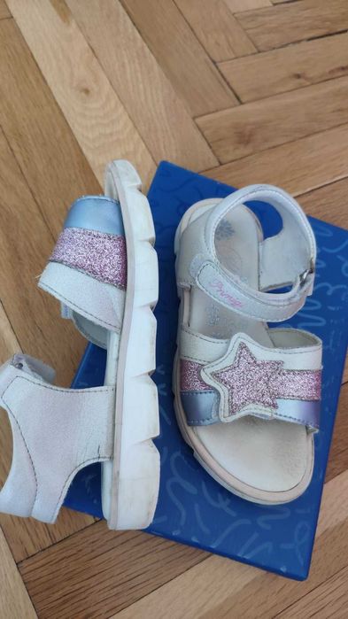 Продавам детски сандали Primigi 28 номер естествена кожа
