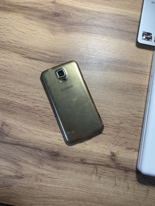 Продам samsung s5 , j7