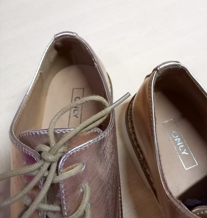 СРОЧНО ПРОДАМ новые ботинки от бренда Only.