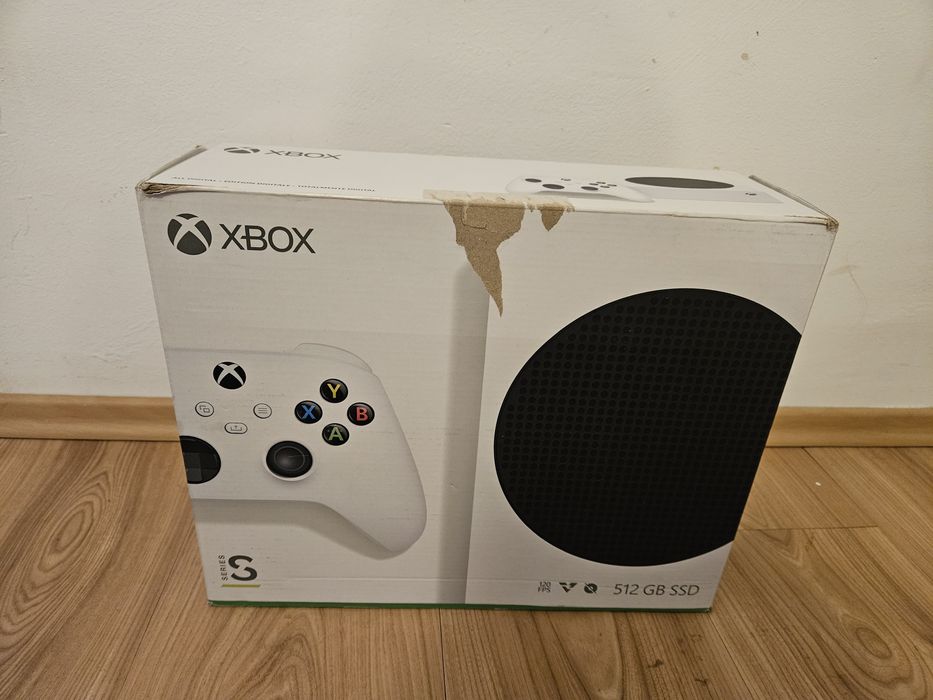 Xbox Series S ca nou, full box, cu 2 controllere.