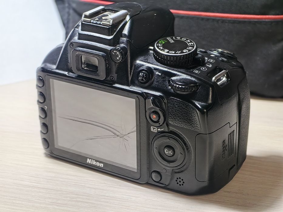 Nikon D3100 (тушка) + аккумулятор + зарядка
