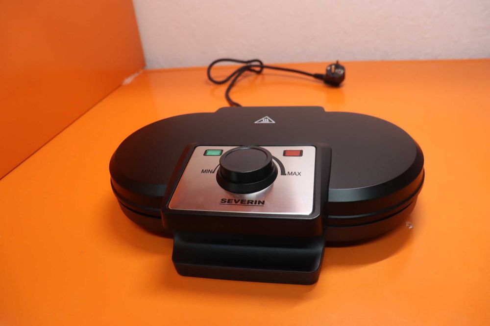 Гофретник Severin Double Waffle Maker, леко спуката и залепена дръжка