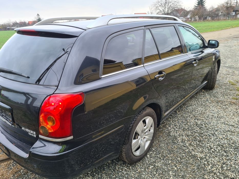 Dezmembrez Toyota Avensis T25 2.2 D-CAT 177 cp 2006
