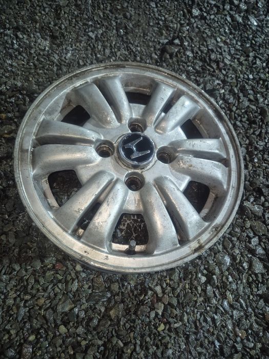 Продам недорого 5 оригинальных  дисков на Хонду СРВ