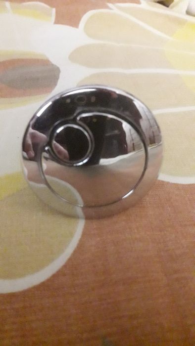 Кнопка бачка унитаза