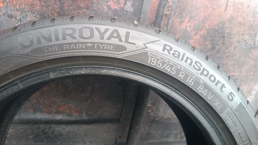 195/45/16 Uniroyal