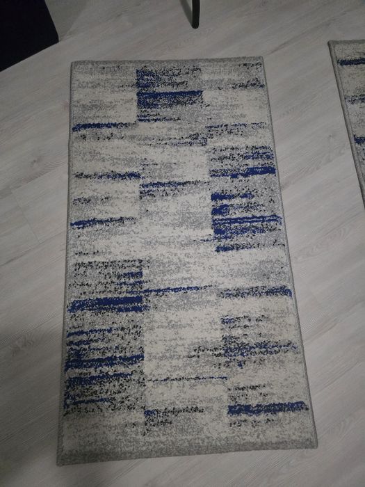 Vând două covorașe identice