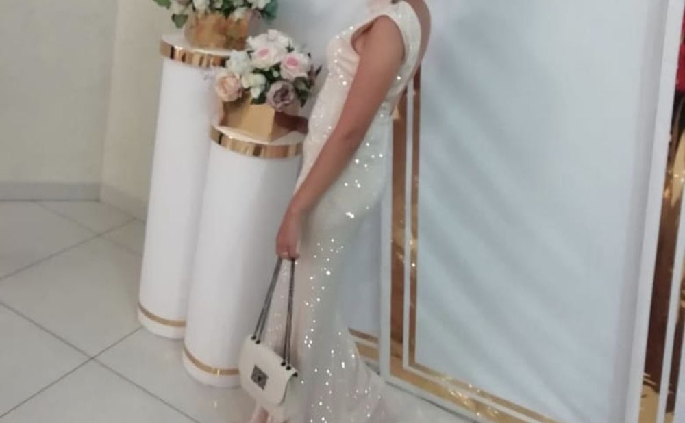 Продам бежевое платье в пол.