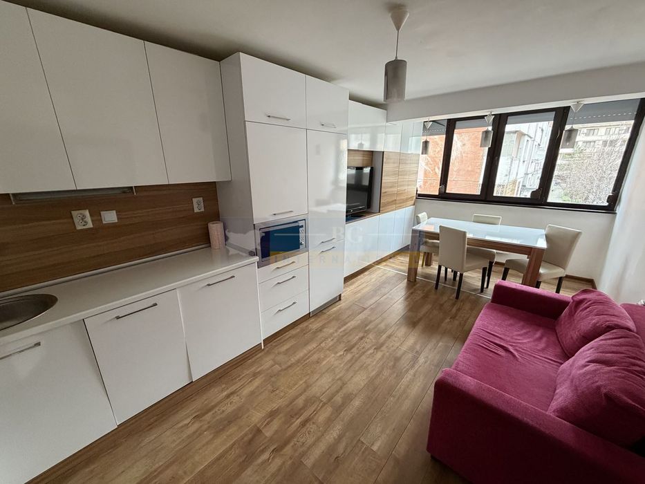 Тристаен в Бургас-Възраждане площ 90