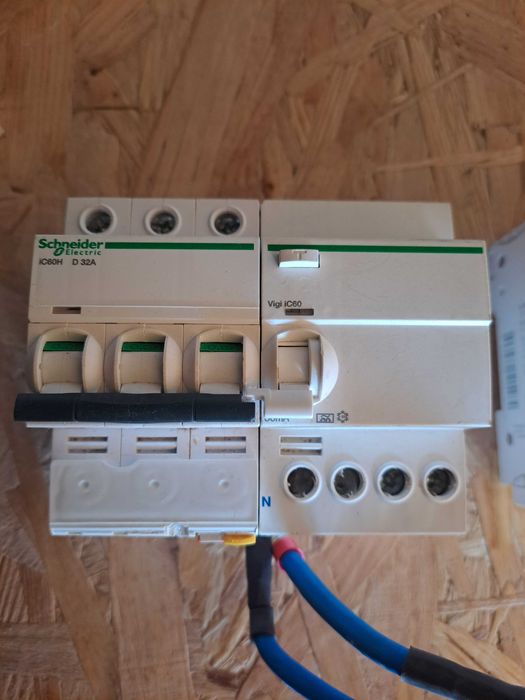 2x RCCB-uri ACTI9 IC60 trifazice, cu mcb-uri detasabile