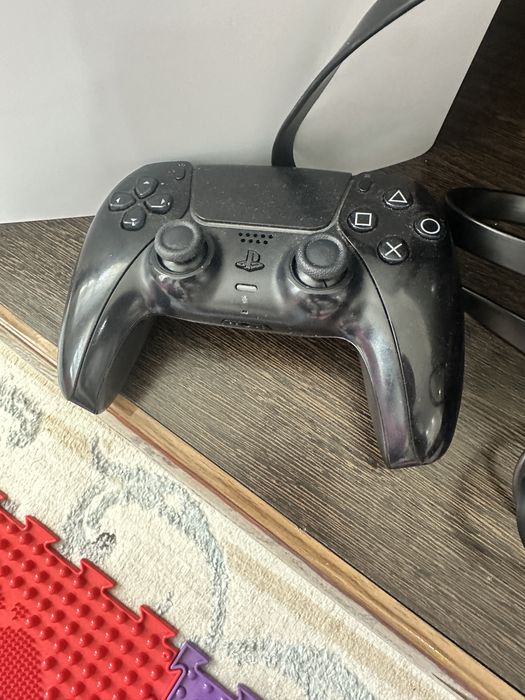 Продам Sony Playstation 5 в хорошем состоянии