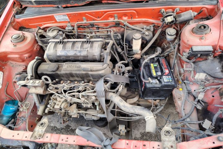 Hayon / Haion cu luneta Mazda 323 1985