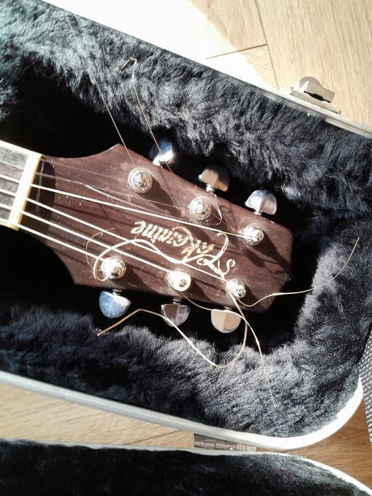 Гитара и усилитель звука