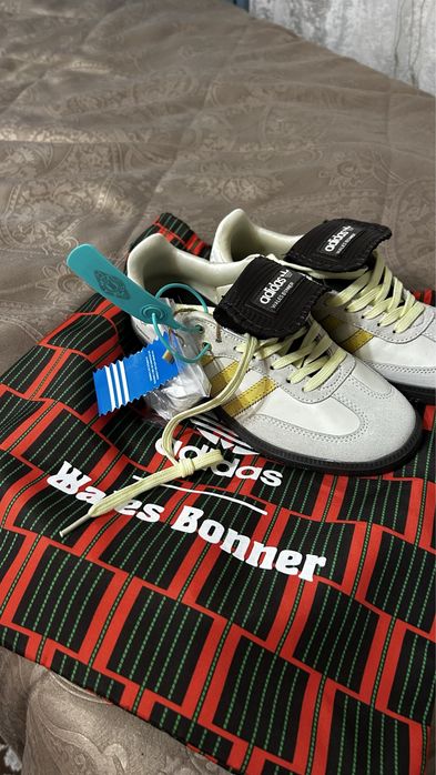 Продам adidas кроссовки