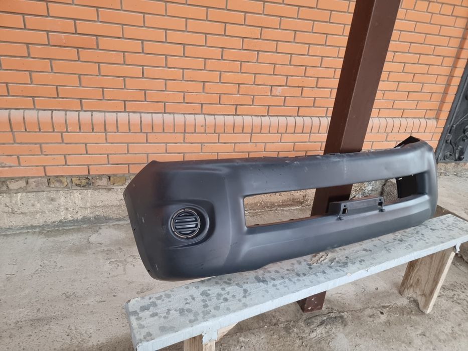 Бампер от тайота хайлюкс 2010г.