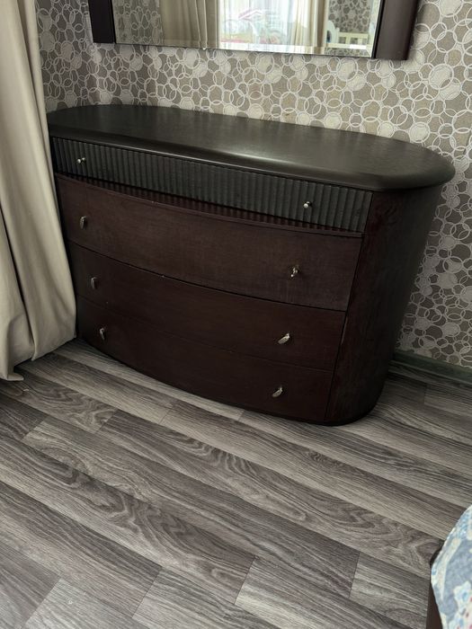 Продам спальный гарнитур