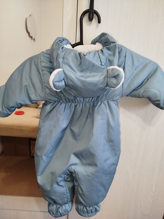 Продам демисезонный комбинезон.