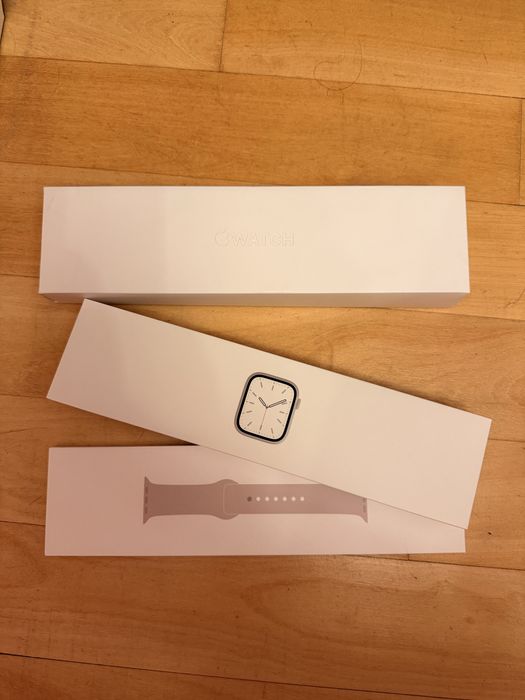 Apple Watch 7 45 mm 93 % baterie
