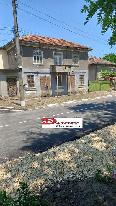 Къща с двор в с. Петокладенци, обл. Плевен