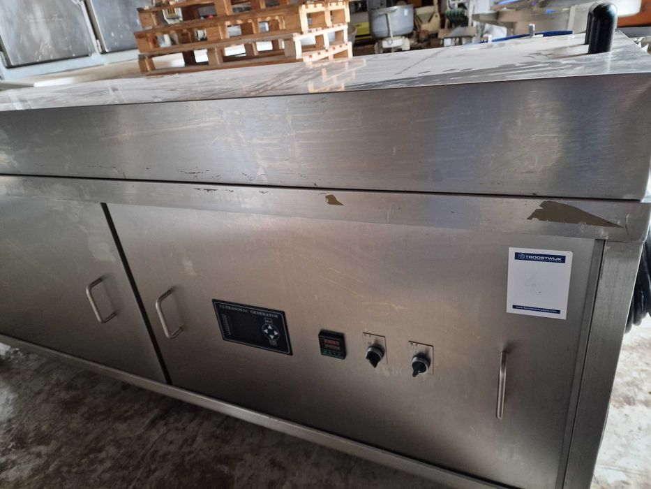 Cuva generator ultrasunete