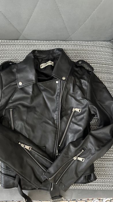 Продам кожаную куртку 5000