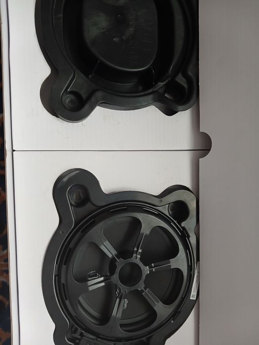 „Boxe Focal INSIDE Mercedes-Benz C-Class – 1 mare + 4 mici (fără fire)