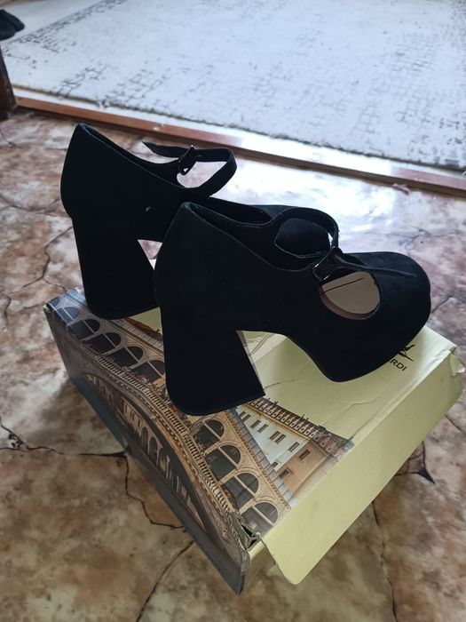 Продам туфли замшевые туфли!