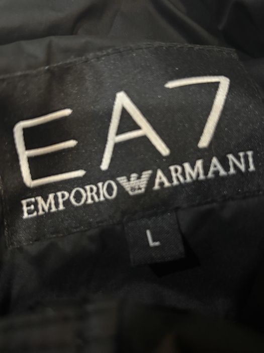 Продам куртку EA7