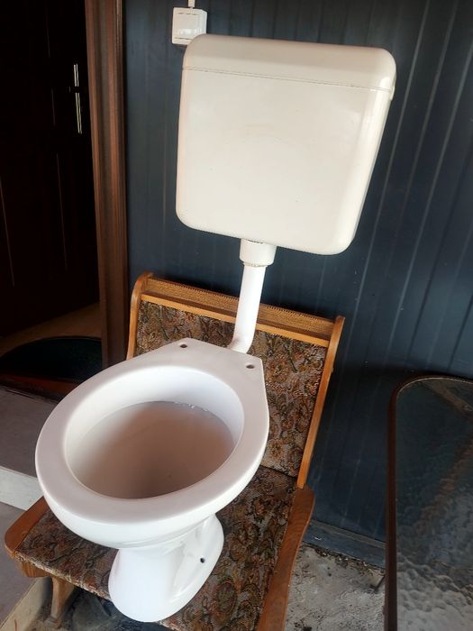 Vas WC+bazin în stare buna de funcționare
