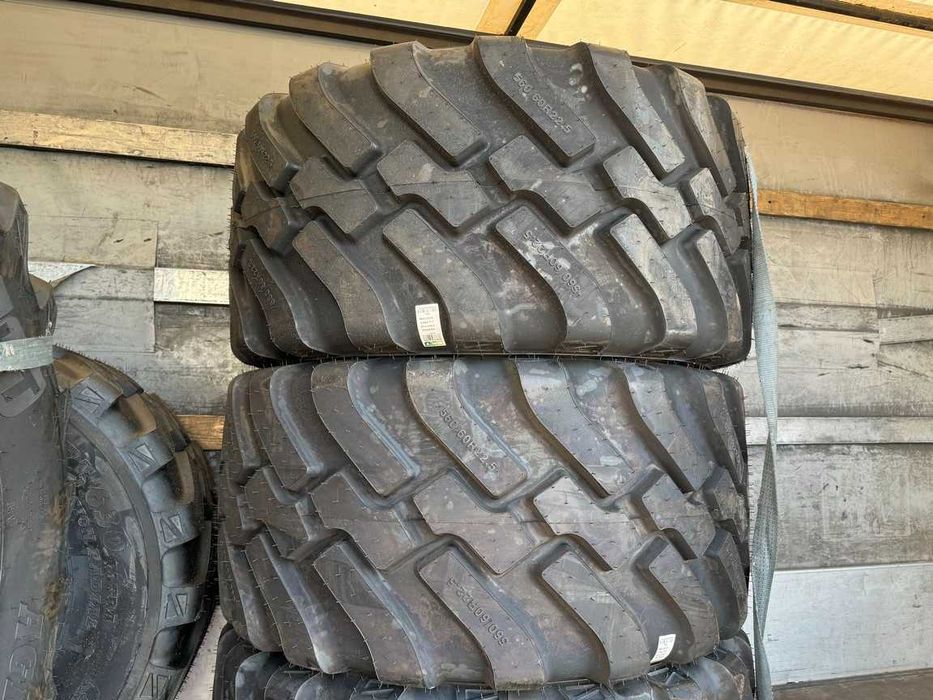 Anvelope noi radiale 560/60R22.5 pentru remorca marca BKT