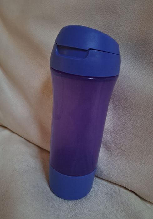 Бутылка со стаканом Tupperware 1л