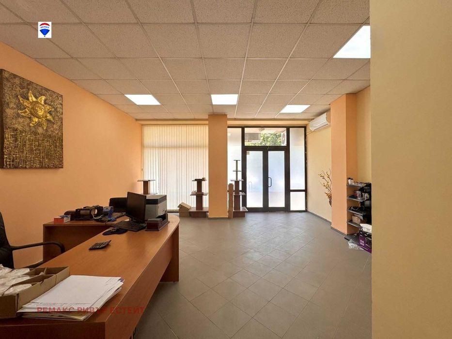 Дава се под наем Офис в Русе, Широк център - 46 кв.м за 255 € - Снимка #2