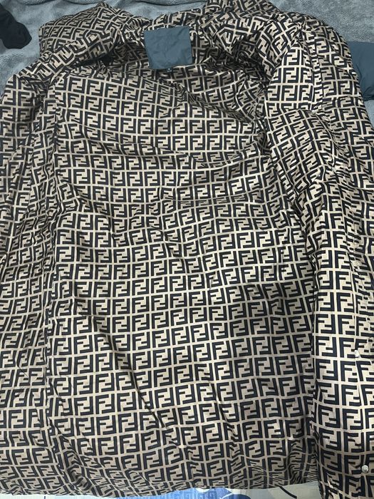 Продам женскую куртку