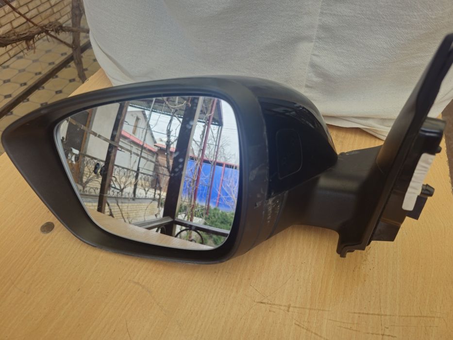 Боковой зеркало Tracker 2