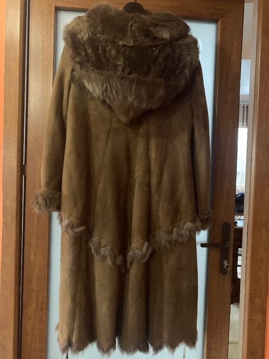 Vând cojoc dama,aproape nou,doua -trei purtări ocazional,impecabil.