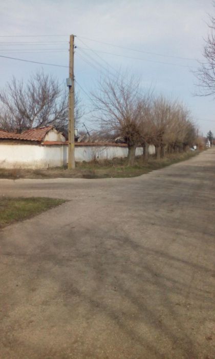 Парцел с къща с. Якимово. На главен път