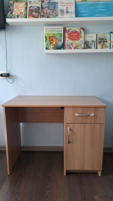 Стол письменный для школьника