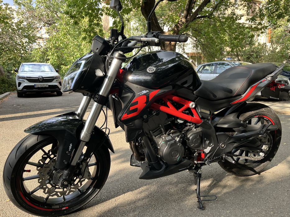 Motocicleta A2 Benelli 302S Naked