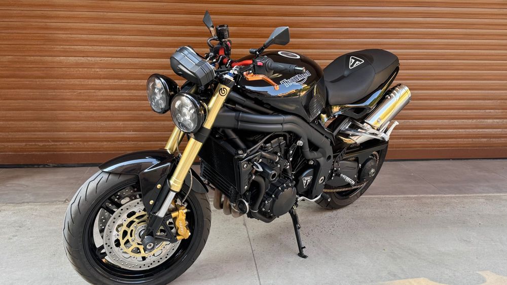 Triumph speed treple 1050 custom