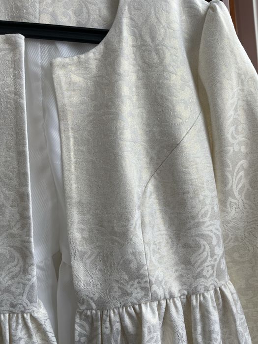 Белый пиджак размер 44-46