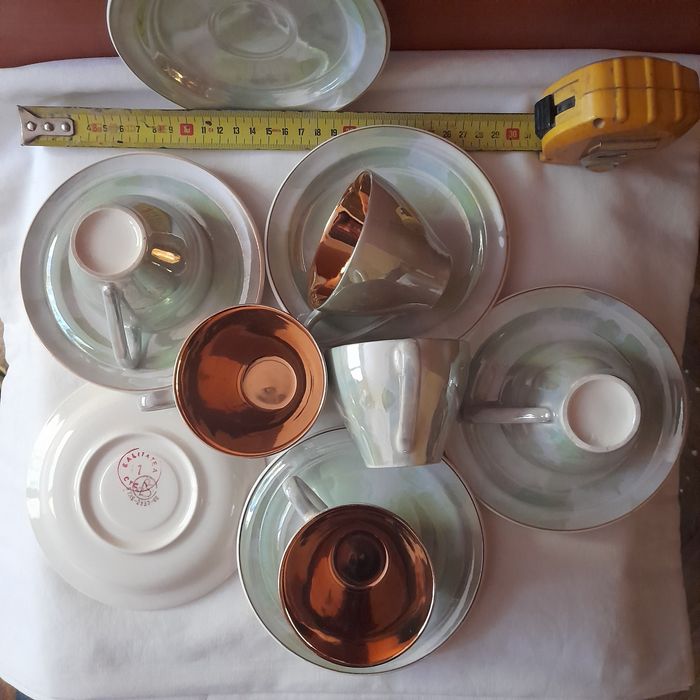 Doua servicii de cafea deosebite